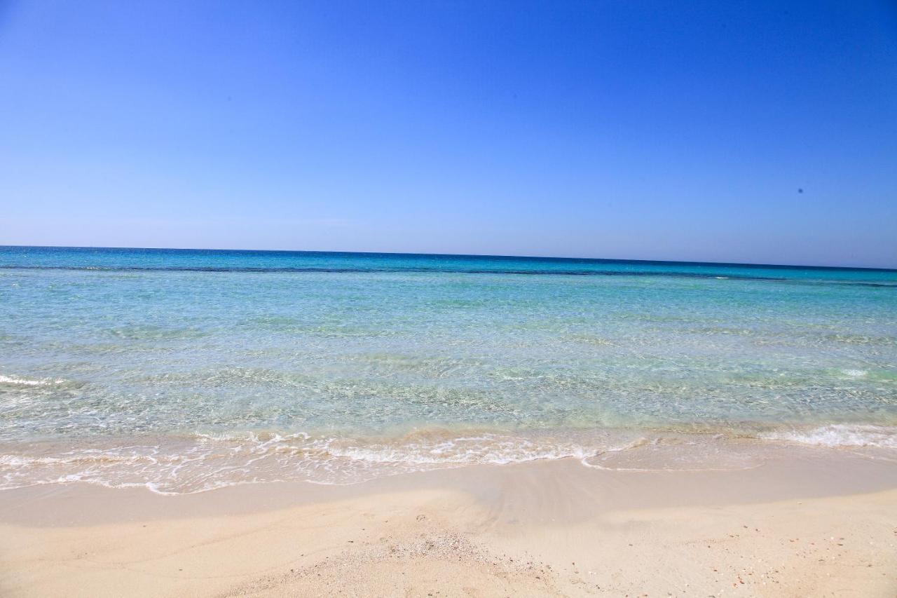 Hotel Beach Salento Марина-ди-Песколузе Экстерьер фото